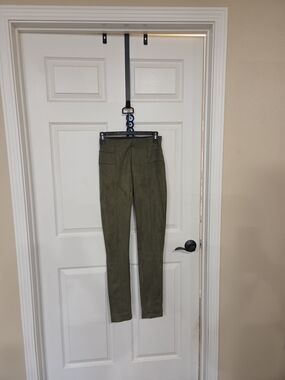 Women’s Olive Cropped Ponte Leggings